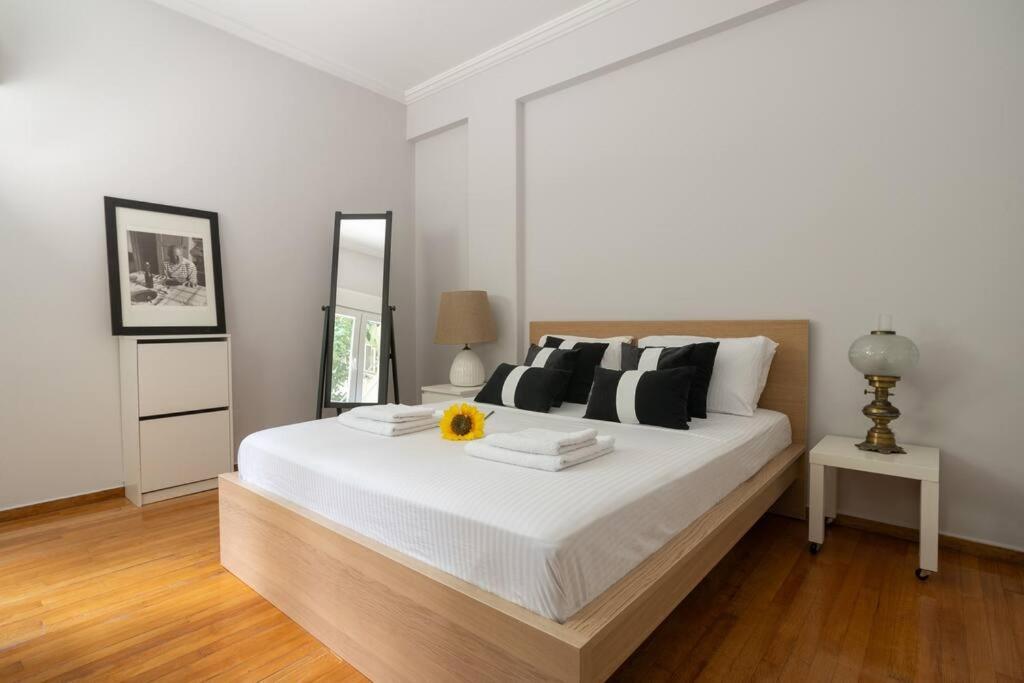 Chic N Central Apt In Kolonaki Apartman Athén Kültér fotó
